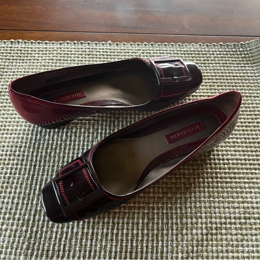 Liz Claiborne flats shoes, red to dark red ombre, size 8.5, good condition.